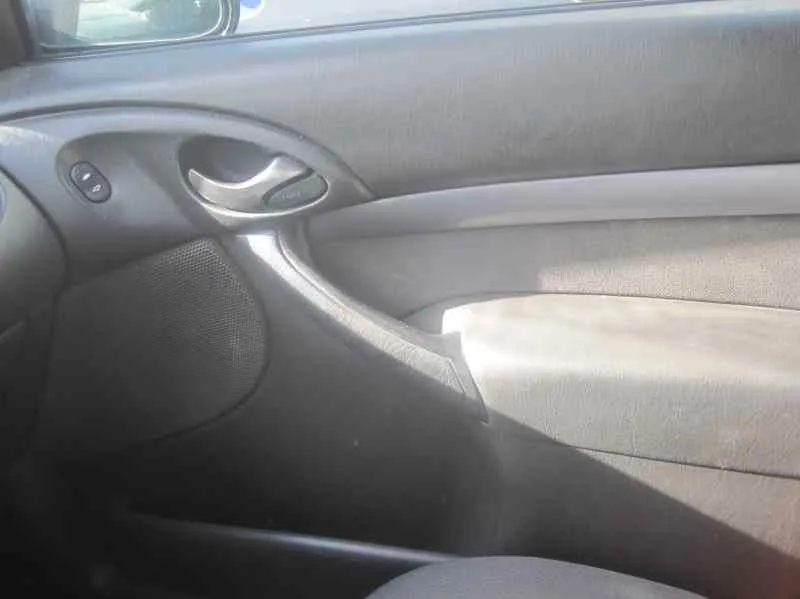 FORD FOCUS BERLINA (CAK) '2002 TREND NEGRO