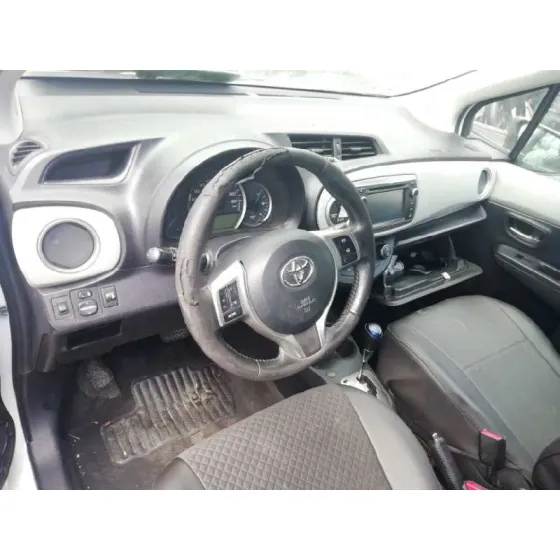 TOYOTA YARIS '2014 HSD ACTIVE BLANCO
