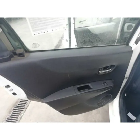 TOYOTA YARIS '2014 HSD ACTIVE BLANCO