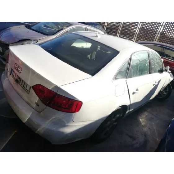 AUDI A4 BER. (B8) '2011 BASICO BLANCO