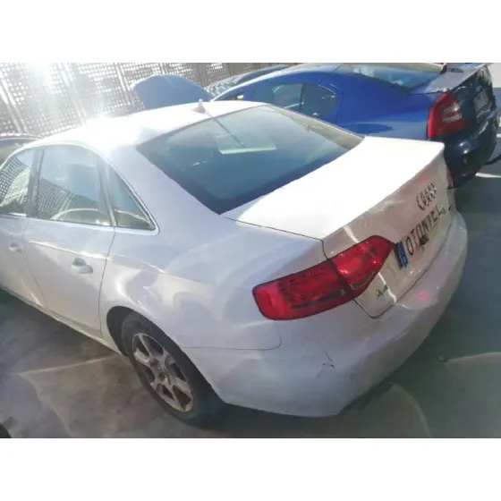 AUDI A4 BER. (B8) '2011 BASICO BLANCO