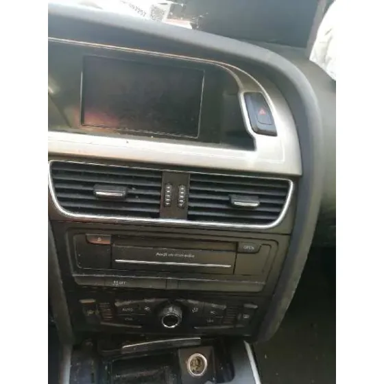 AUDI A4 BER. (B8) '2011 BASICO BLANCO