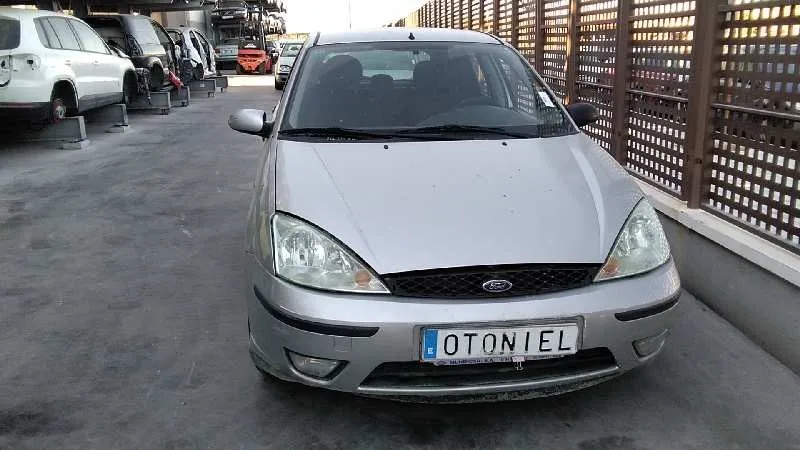 FORD FOCUS BERLINA (CAK) '2001 GHIA PLATA