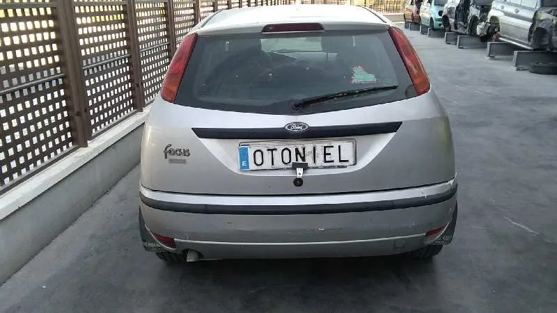 FORD FOCUS BERLINA (CAK) '2001 GHIA PLATA