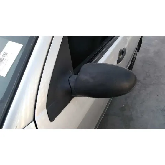 FORD FOCUS BERLINA (CAK) '2001 GHIA PLATA