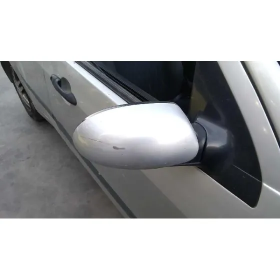 FORD FOCUS BERLINA (CAK) '2001 GHIA PLATA