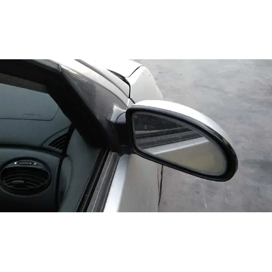 FORD FOCUS BERLINA (CAK) '2001 GHIA PLATA