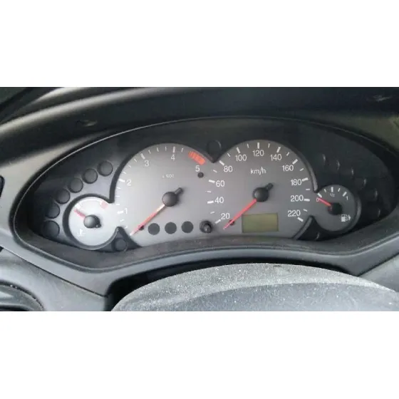 FORD FOCUS BERLINA (CAK) '2001 GHIA PLATA