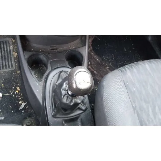 FORD FOCUS BERLINA (CAK) '2001 GHIA PLATA