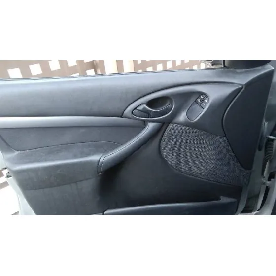 FORD FOCUS BERLINA (CAK) '2001 GHIA PLATA