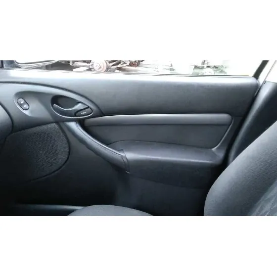 FORD FOCUS BERLINA (CAK) '2001 GHIA PLATA