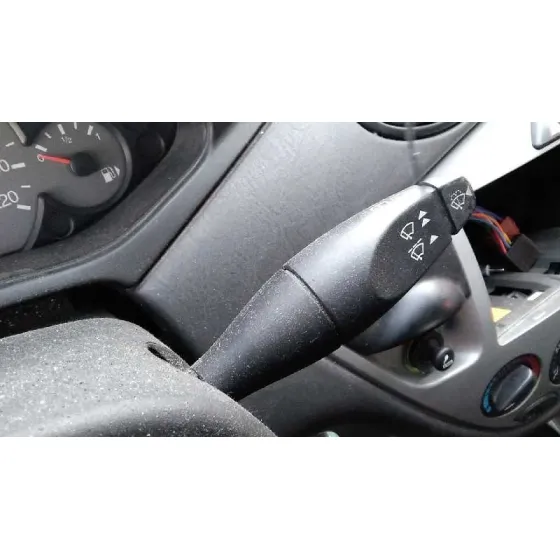 FORD FOCUS BERLINA (CAK) '2001 GHIA PLATA