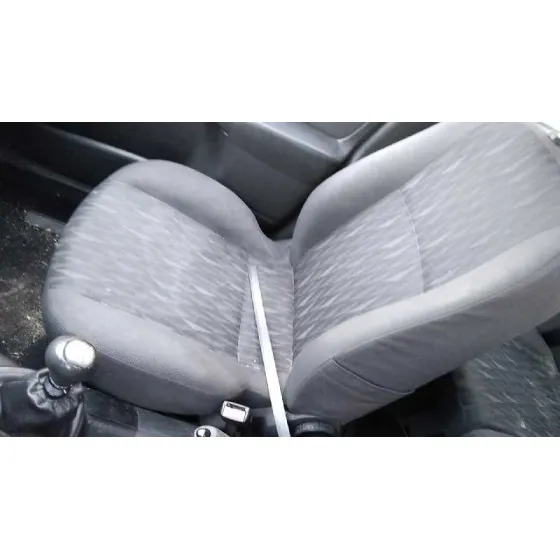 FORD FOCUS BERLINA (CAK) '2001 GHIA PLATA