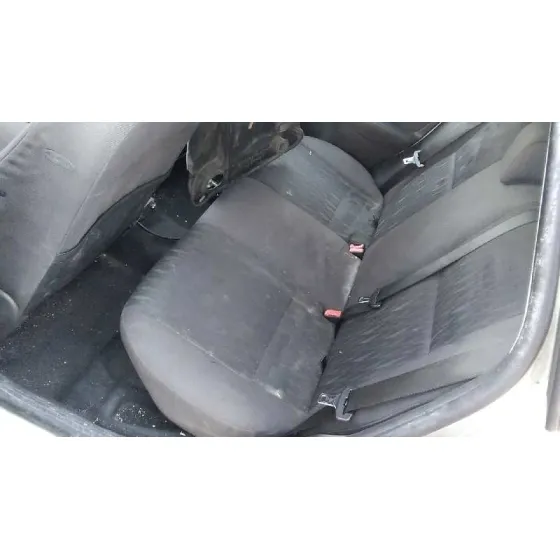FORD FOCUS BERLINA (CAK) '2001 GHIA PLATA