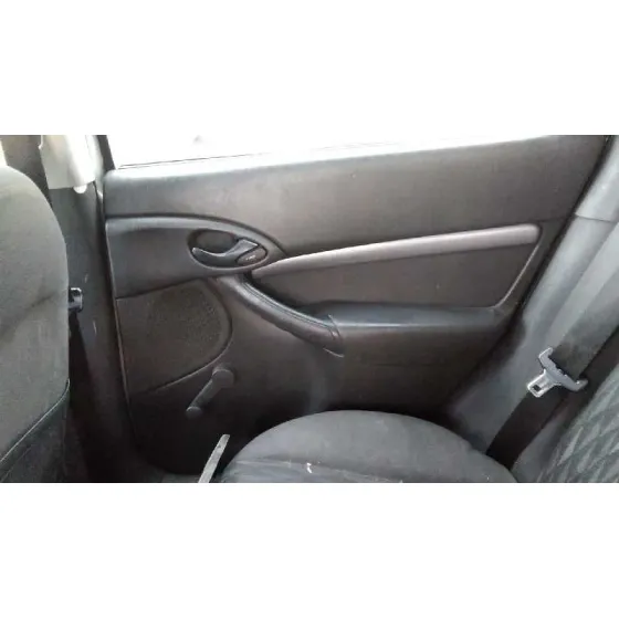 FORD FOCUS BERLINA (CAK) '2001 GHIA PLATA