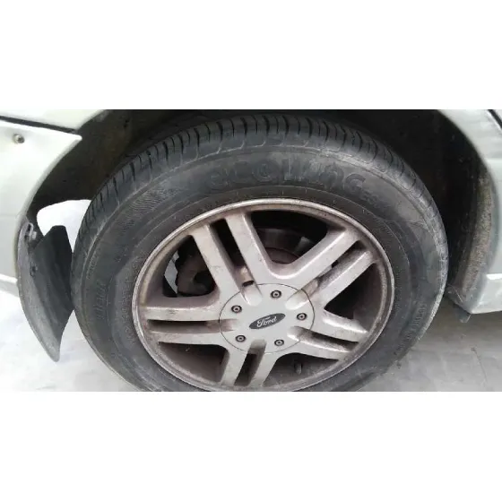 FORD FOCUS BERLINA (CAK) '2001 GHIA PLATA