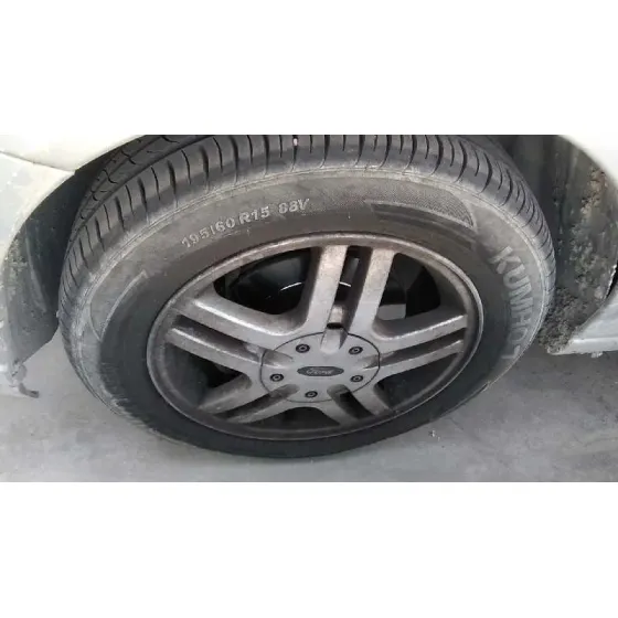 FORD FOCUS BERLINA (CAK) '2001 GHIA PLATA