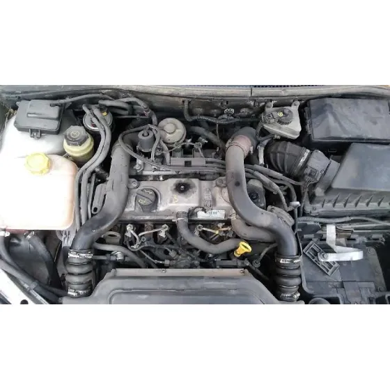 FORD FOCUS BERLINA (CAK) '2001 GHIA PLATA