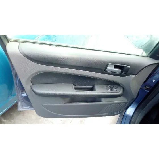 FORD FOCUS BERLINA (CAP) '2006 AMBIENTE (D) AZUL