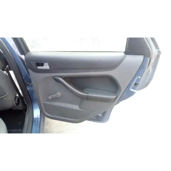 FORD FOCUS BERLINA (CAP) '2006 AMBIENTE (D) AZUL