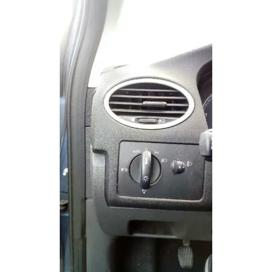 FORD FOCUS BERLINA (CAP) '2006 AMBIENTE (D) AZUL