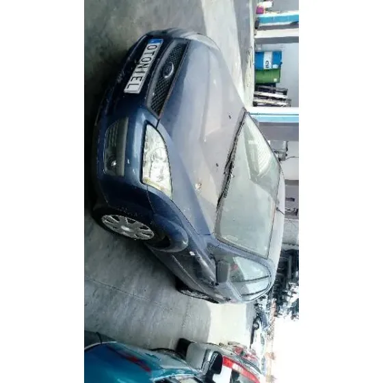 FORD FOCUS BERLINA (CAP) '2006 AMBIENTE (D) AZUL