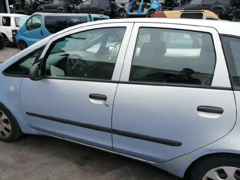 MITSUBISHI COLT BERLINA 5 (Z30A) MITSUBISHI COLT BERLINA 5 (Z30A) '2005 1.1 INFORM (D) AZUL 2004