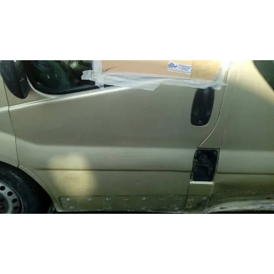 RENAULT TRAFIC COMBI (AB 4.01) '2005 6 - PLAZAS (L2H1) ACRISTALADO PARCIAL 2,9T COMBI LARGO ORO