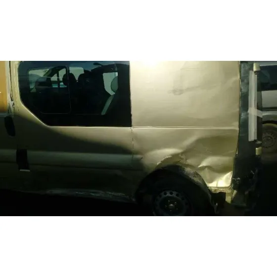 RENAULT TRAFIC COMBI (AB 4.01) '2005 6 - PLAZAS (L2H1) ACRISTALADO PARCIAL 2,9T COMBI LARGO ORO
