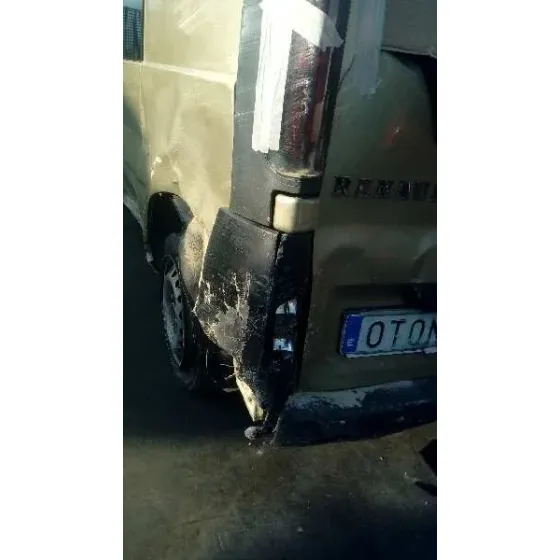 RENAULT TRAFIC COMBI (AB 4.01) '2005 6 - PLAZAS (L2H1) ACRISTALADO PARCIAL 2,9T COMBI LARGO ORO