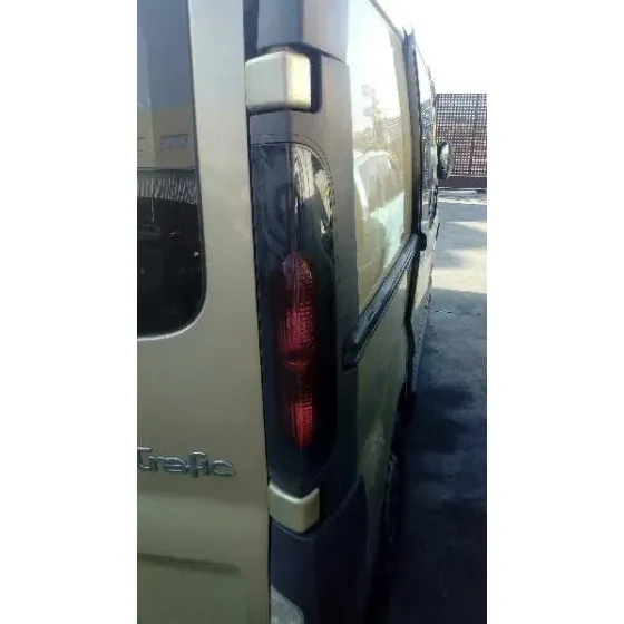 RENAULT TRAFIC COMBI (AB 4.01) '2005 6 - PLAZAS (L2H1) ACRISTALADO PARCIAL 2,9T COMBI LARGO ORO