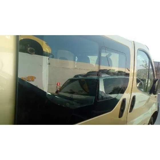 RENAULT TRAFIC COMBI (AB 4.01) '2005 6 - PLAZAS (L2H1) ACRISTALADO PARCIAL 2,9T COMBI LARGO ORO