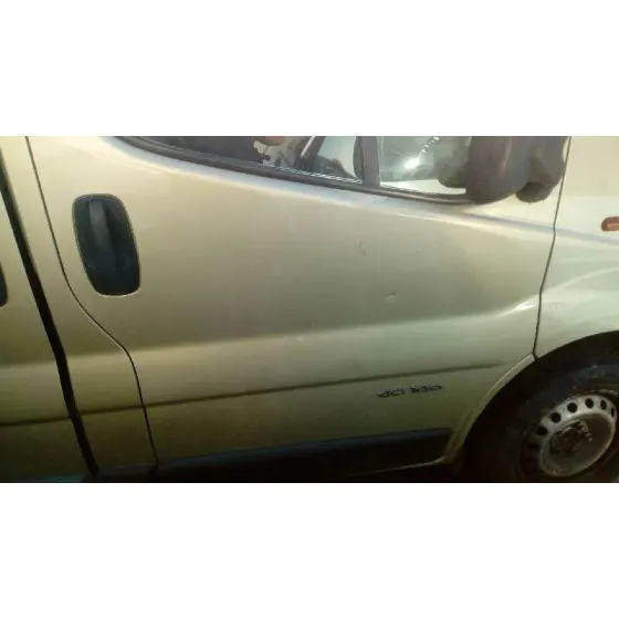 RENAULT TRAFIC COMBI (AB 4.01) '2005 6 - PLAZAS (L2H1) ACRISTALADO PARCIAL 2,9T COMBI LARGO ORO