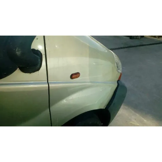 RENAULT TRAFIC COMBI (AB 4.01) '2005 6 - PLAZAS (L2H1) ACRISTALADO PARCIAL 2,9T COMBI LARGO ORO