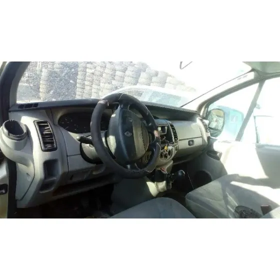 RENAULT TRAFIC COMBI (AB 4.01) '2005 6 - PLAZAS (L2H1) ACRISTALADO PARCIAL 2,9T COMBI LARGO ORO