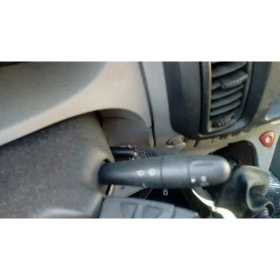 RENAULT TRAFIC COMBI (AB 4.01) '2005 6 - PLAZAS (L2H1) ACRISTALADO PARCIAL 2,9T COMBI LARGO ORO