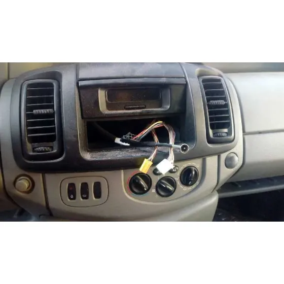 RENAULT TRAFIC COMBI (AB 4.01) '2005 6 - PLAZAS (L2H1) ACRISTALADO PARCIAL 2,9T COMBI LARGO ORO