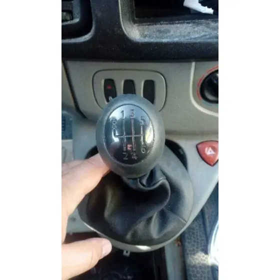 RENAULT TRAFIC COMBI (AB 4.01) '2005 6 - PLAZAS (L2H1) ACRISTALADO PARCIAL 2,9T COMBI LARGO ORO