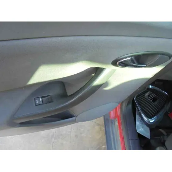 SEAT ALTEA (5P1) '2005 1.9 TDI ROJO