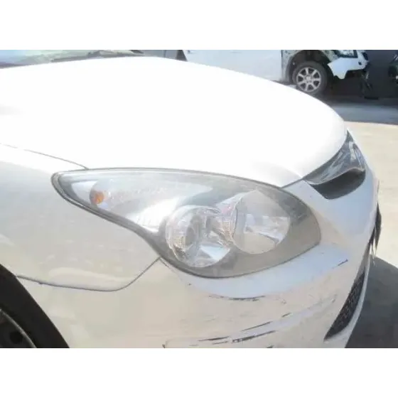 HYUNDAI I30 '2011 CLASSIC BLANCO
