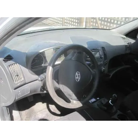 HYUNDAI I30 '2011 CLASSIC BLANCO