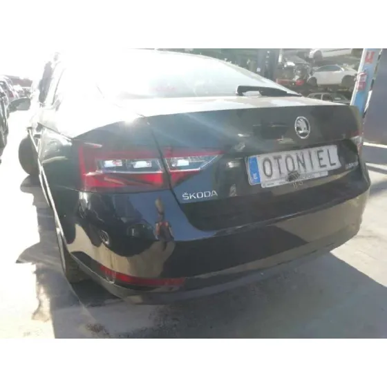 SKODA SUPERB (3V3) '2017 AMBITION NEGRO