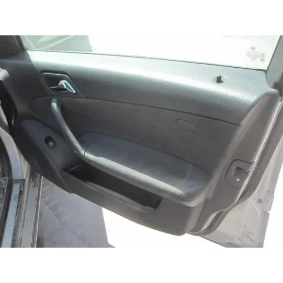MERCEDES CLASE C (W203) BERLINA '2004 220 CDI (203.006) PLATA