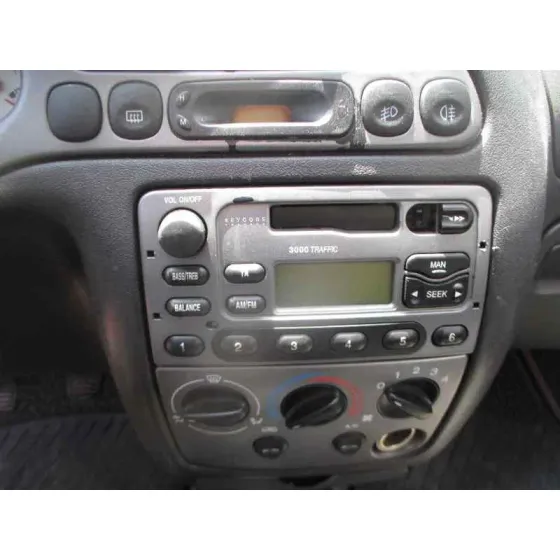 FORD FIESTA BERLINA (DX) '2001 AMBIENTE GRIS