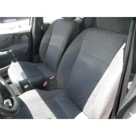 FORD FIESTA BERLINA (DX) '2001 AMBIENTE GRIS