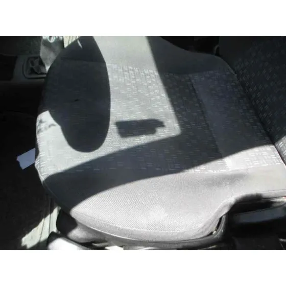 FORD FIESTA BERLINA (DX) '2001 AMBIENTE GRIS