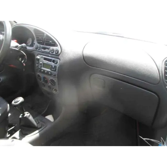 FORD FIESTA BERLINA (DX) '2001 AMBIENTE GRIS