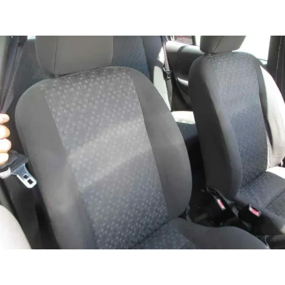 FORD FIESTA BERLINA (DX) '2001 AMBIENTE GRIS