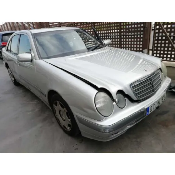 MERCEDES CLASE E (W210) BERLINA DIESEL '2002 2.7 CDI 20V CAT PLATA