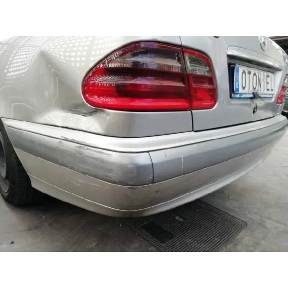 MERCEDES CLASE E (W210) BERLINA DIESEL '2002 2.7 CDI 20V CAT PLATA